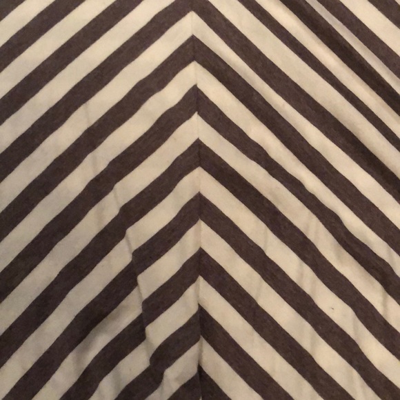 Lula Roe Classic Tee - Picture 2 of 3